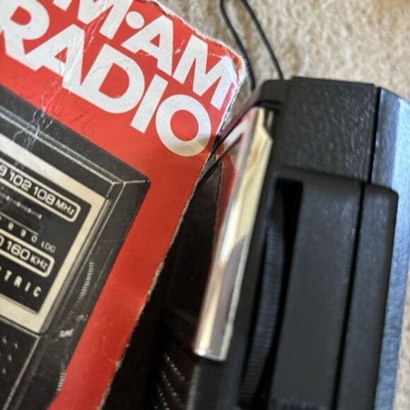 GE General Electric 7-2500 FM-AM Radio *Read* - Picture 4 of 10